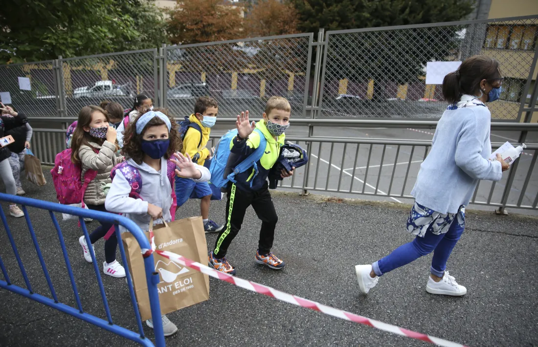 Entrada a l’escola el primer dia de classe.