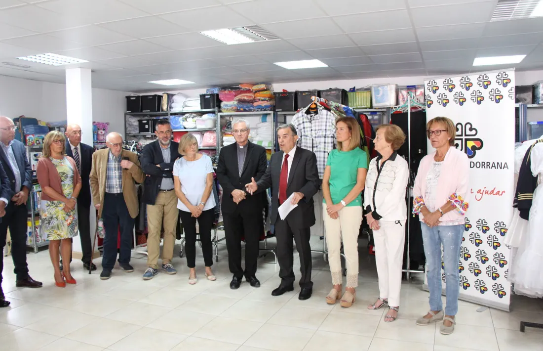 Una imatge de la inauguració del rober de Càritas.