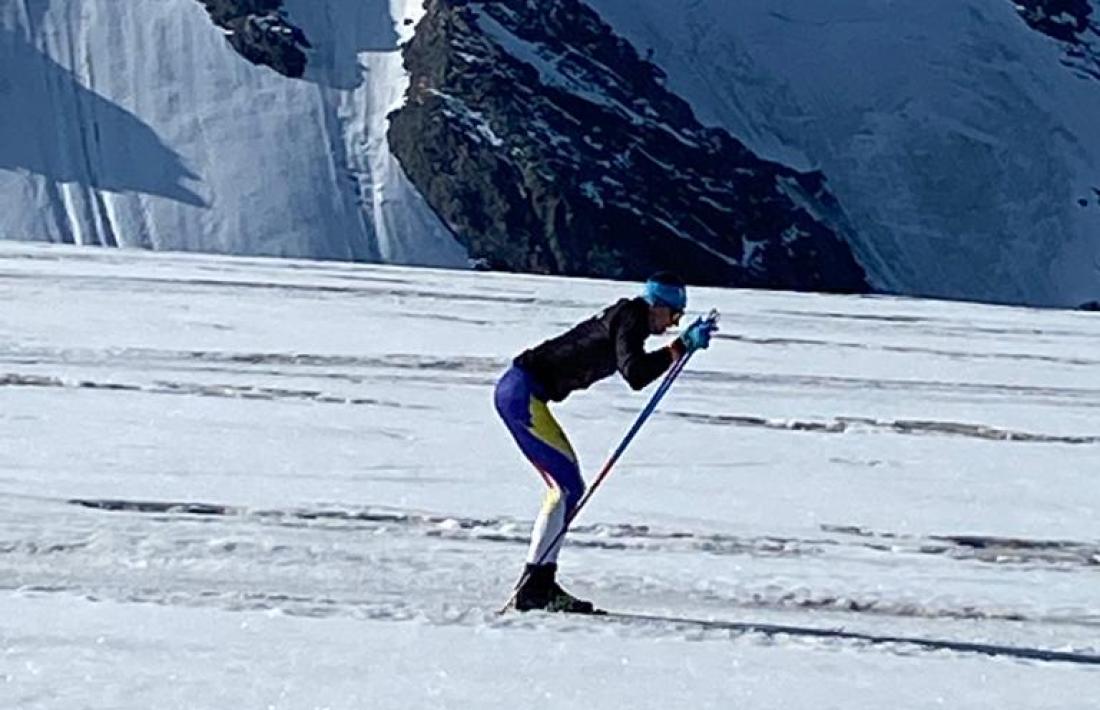 L’esquiador de fons de la FAE, Irineu Esteve, entrenant-se a Stelvio.  FOTO: FAE