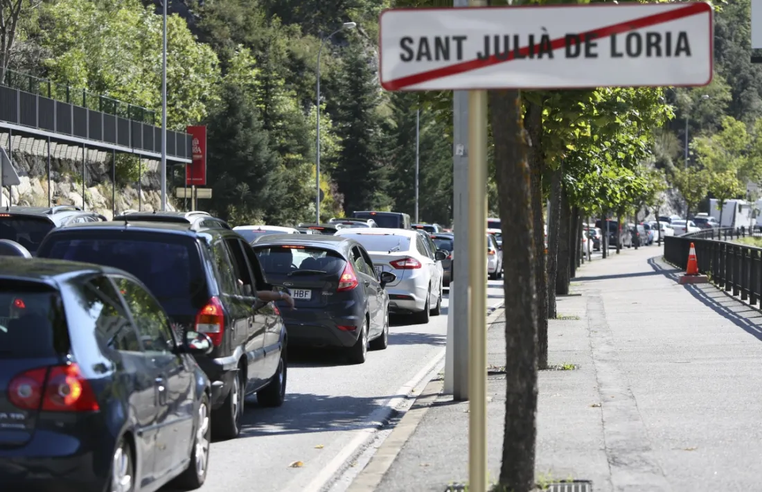 Cues de sortida del país en direcció sud, diumenge passat.