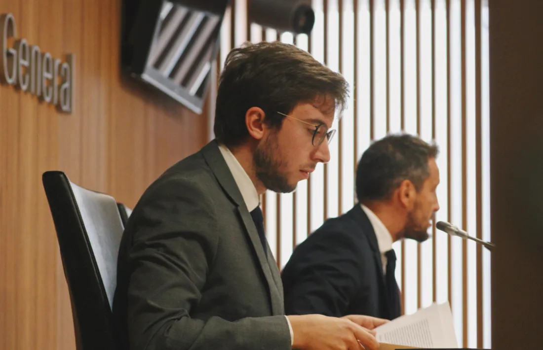 El conseller general Roger Padreny i el president del grup parlamentari socialdemòcrata, Pere López, ahir al Consell General.