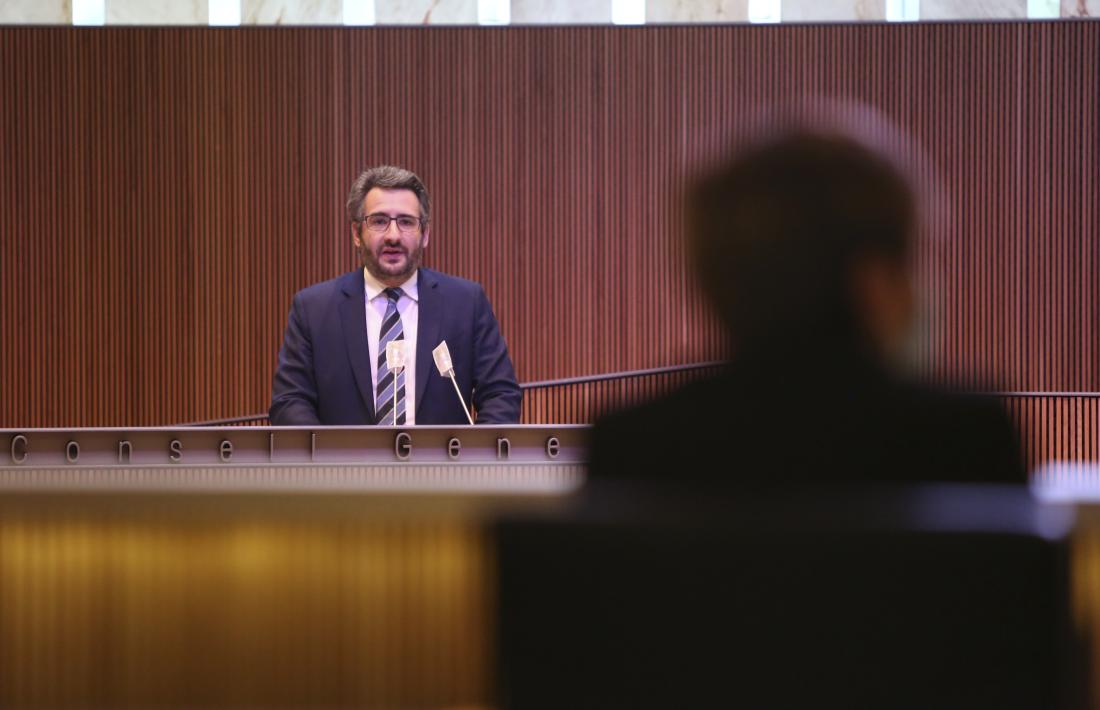 El ministre de Finances, Eric Jover, va defensar els avantatges de ser membre de l’FMI ahir al Consell General.