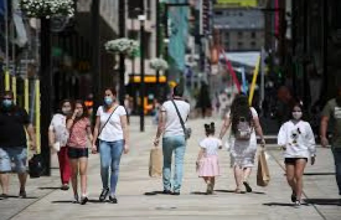 Turistes a les avingudes comercials.