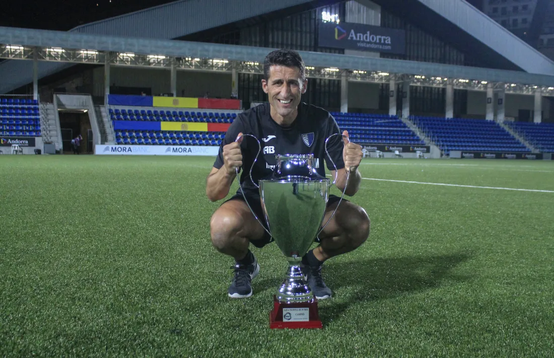  El tècnic navarrès Adolfo Baines deixa l’Inter Club Escaldes amb dos títols. Foto: Interescaldes.com