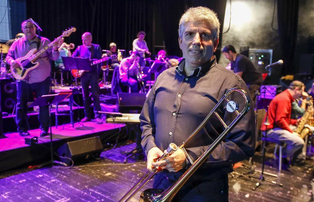 Barceló i la Grossband que dirigeix, en l’assaiag general de la gala de fa dos anys.