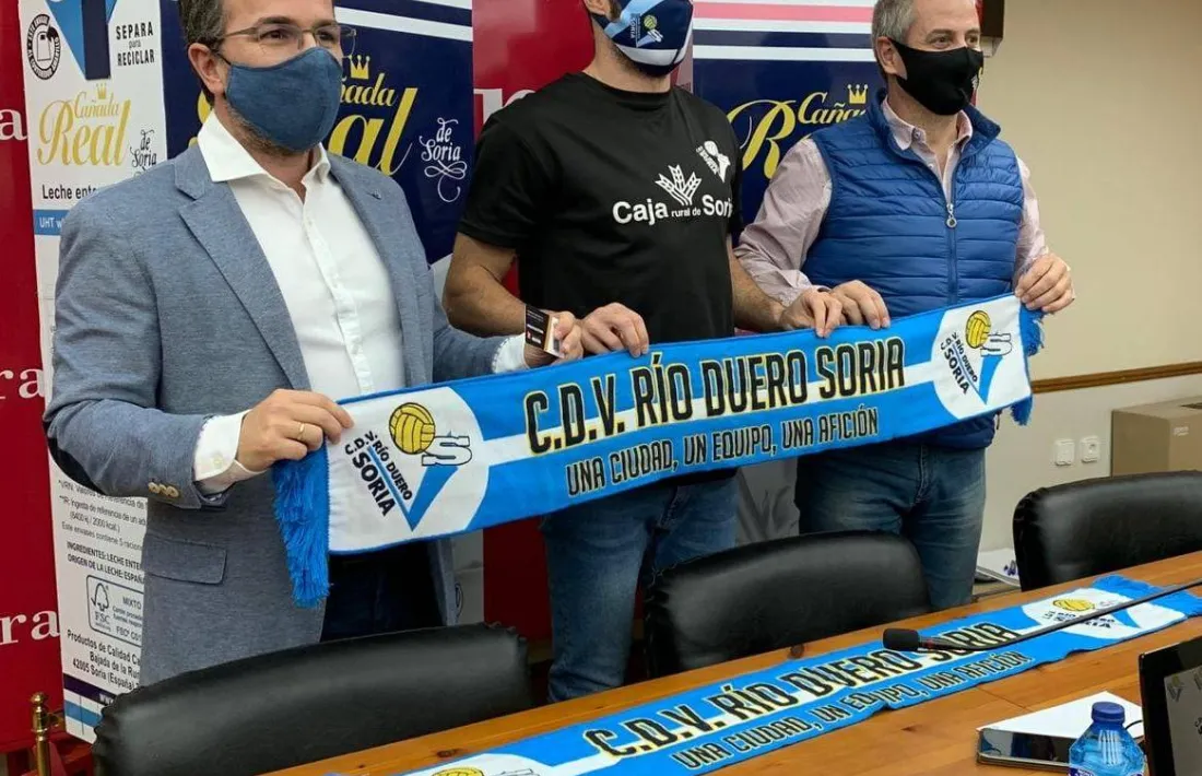  Xavi Folguera, en la seva presentació oficial amb el Río Duero Soria de la Superlliga.   Foto: Twitter