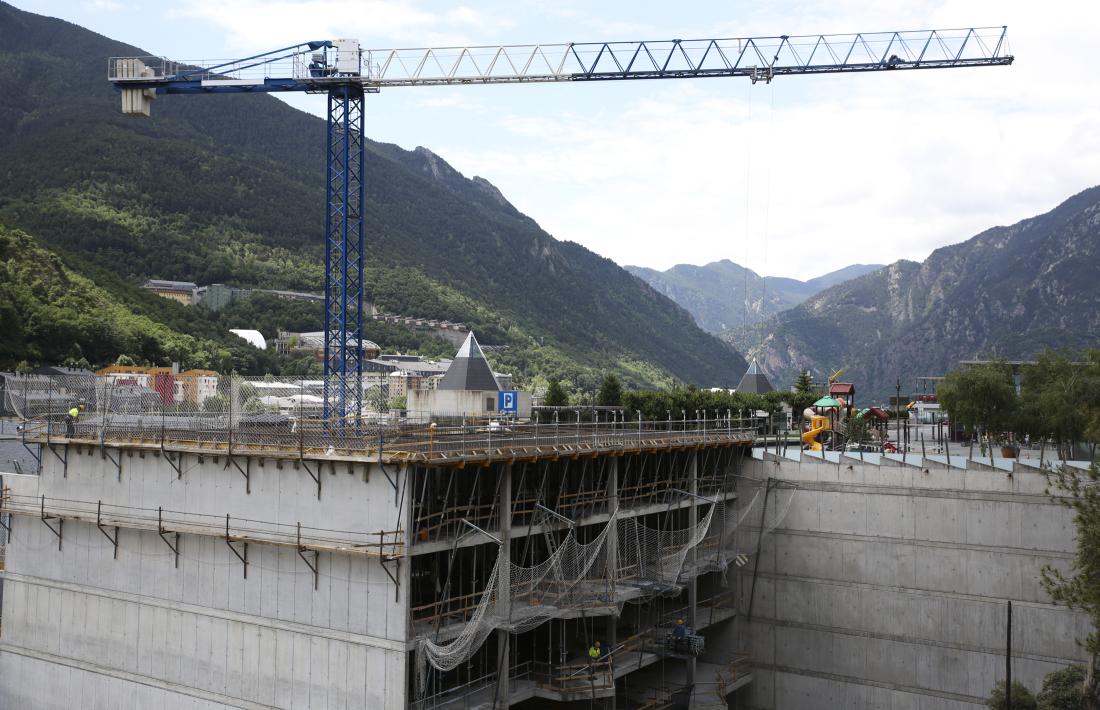 Una imatge d’edificis en construcció a la parròquia d’Andorra la Vella.