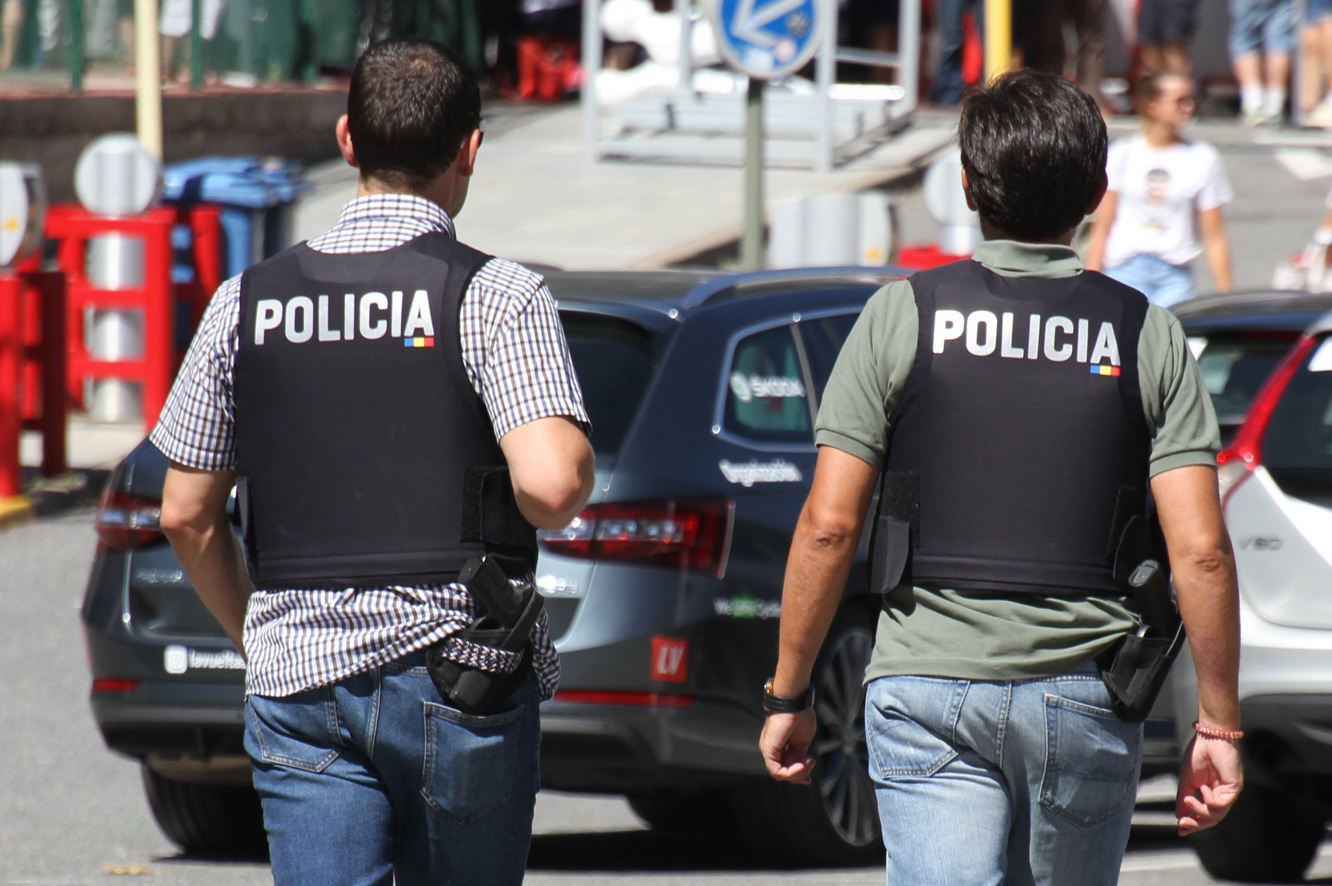 151929_dos-policia-twitter-policia-andorra_2453164864_71837474_1332x886