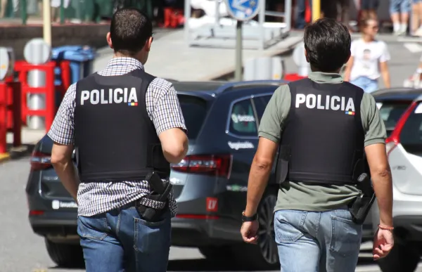 151929_dos-policia-twitter-policia-andorra_2453164864_71837474_1332x886