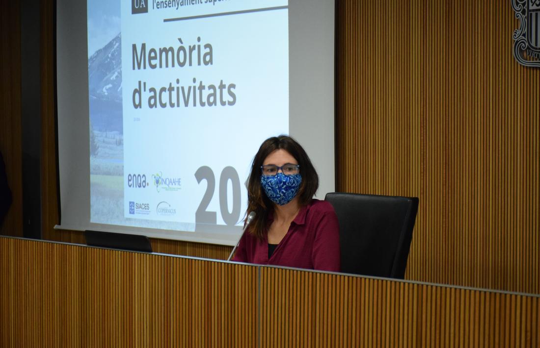 La directora de l’AQUA, Marta Fonolleda, durant la compareixenca  davant la comissió legislativa d’Educació. 