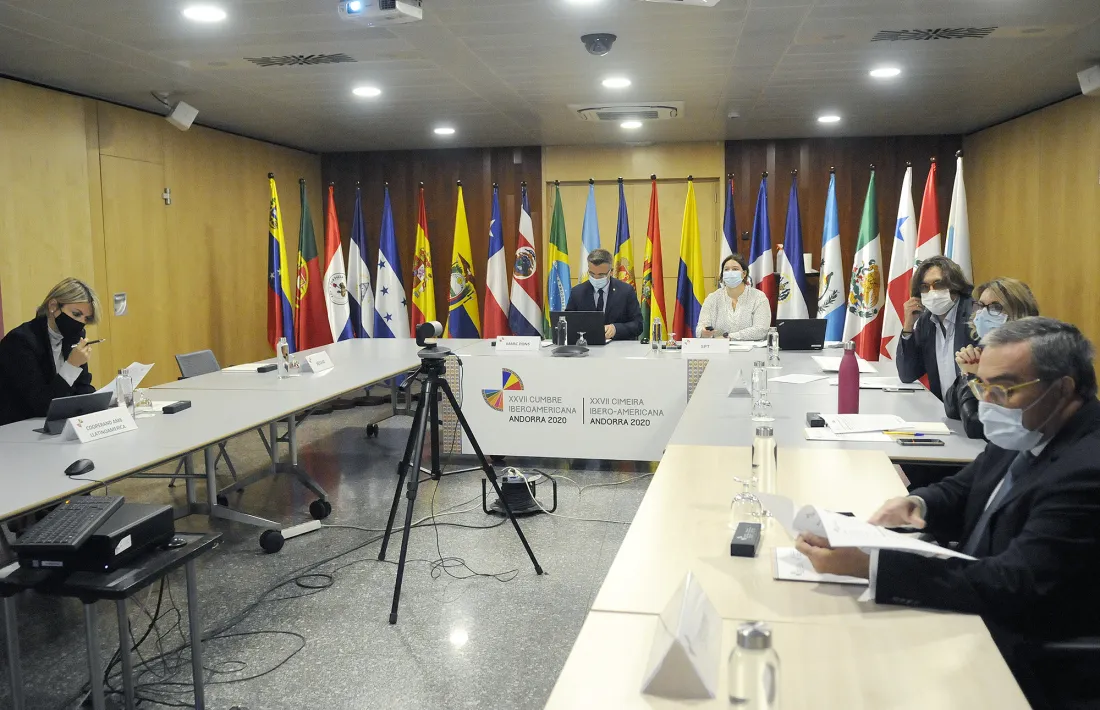 Un moment de la trobada, amb la participació de l’ambaixador Àngel Ros.