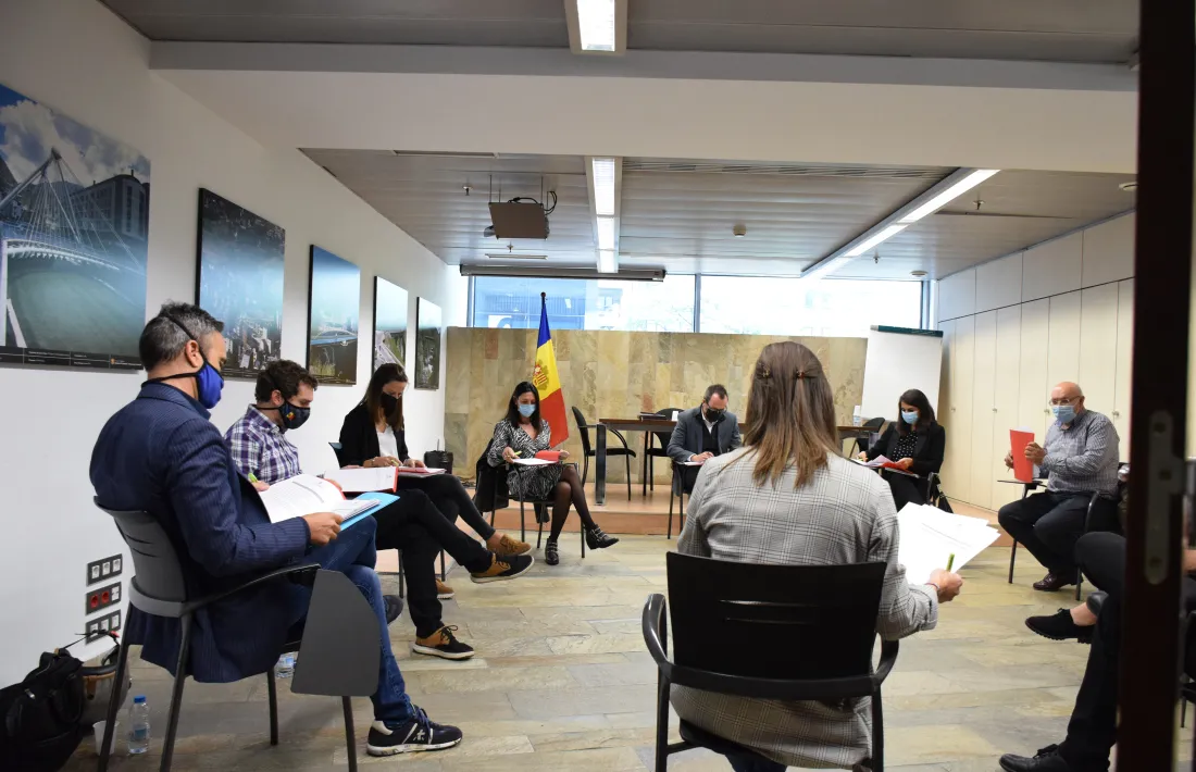 La reiunió de la Taula permanent de la joventut presidida pel ministre d'Afers Socials, Habitatge i Joventut, Víctor Filloy.