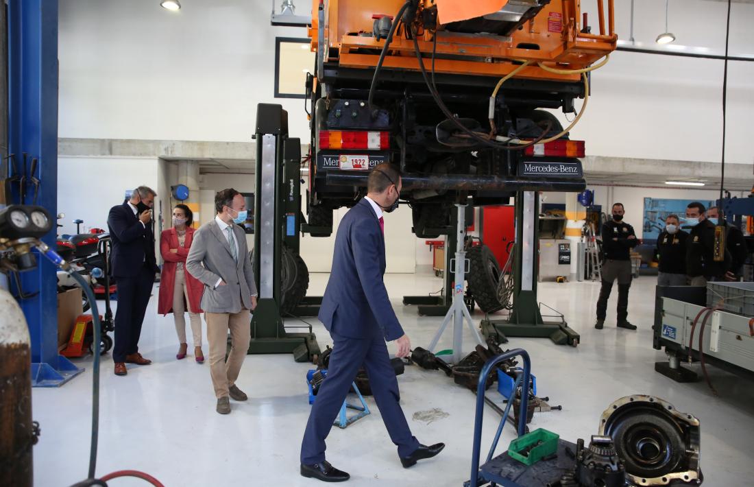 Espot i Torres, recorrent les noves instal·lacions encampadanes.