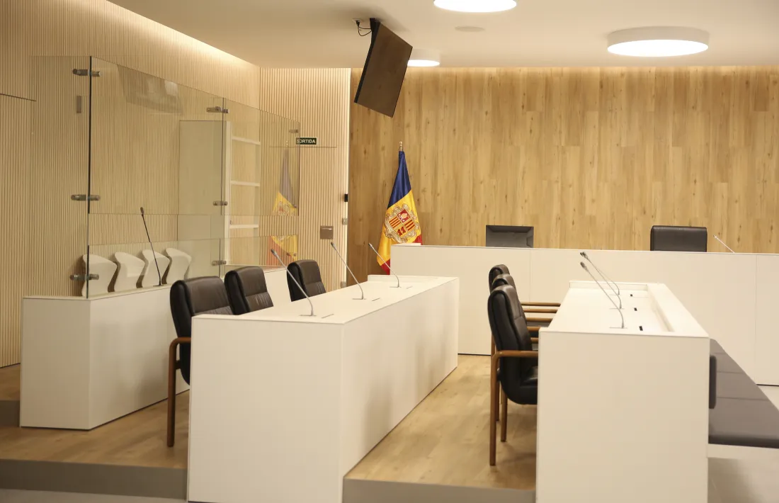 Una sala de vistes de la Seu de la Justícia.