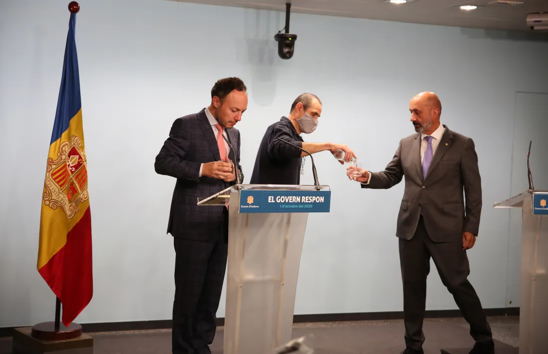  El cap de Govern i el ministre de Salut van protagonitzar una nova compareixença televisiva per respondre directament a les preguntes dels ciutadans. 