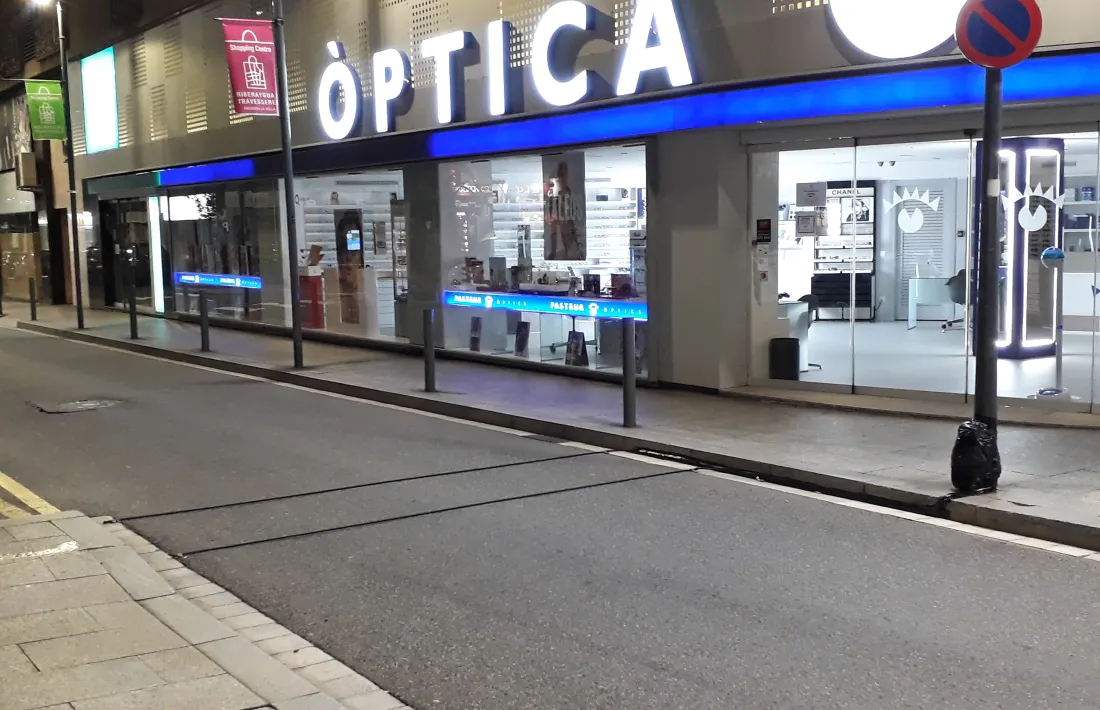 Els cables del comptador de cotxes eren visibles al carrer de la Sardana.