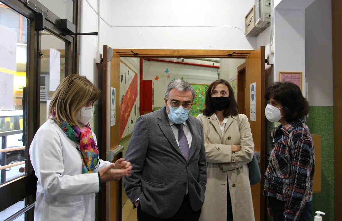 L'ambaixador d'Espanya a Andorra, Àngel Ros, durant la seva visita al col·legi Sagrada Família.