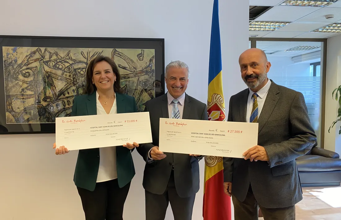 Moment de l'entrega dels xecs.