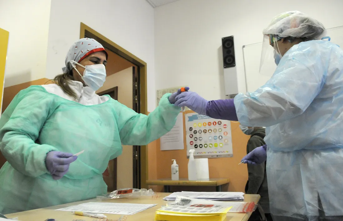 Un equip de salut escolar s'ha desplaçat fins al centre encampedà.