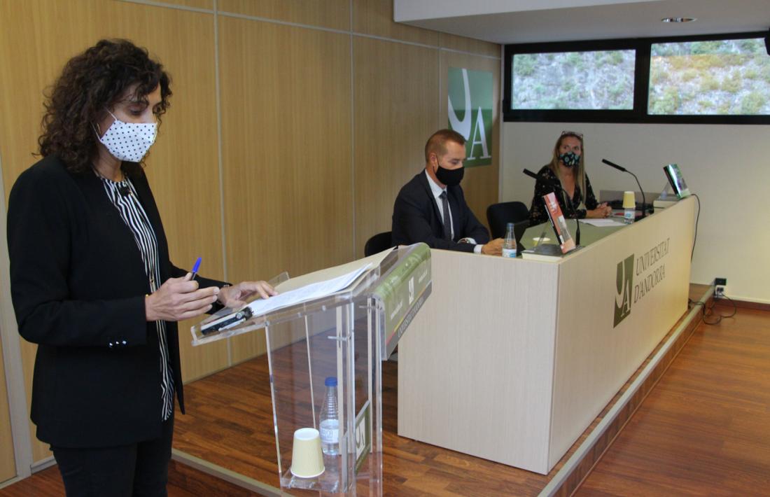 Un moment de la presentació dels dos darrers volums de la col·lecció 'Campus' de l'UdA.