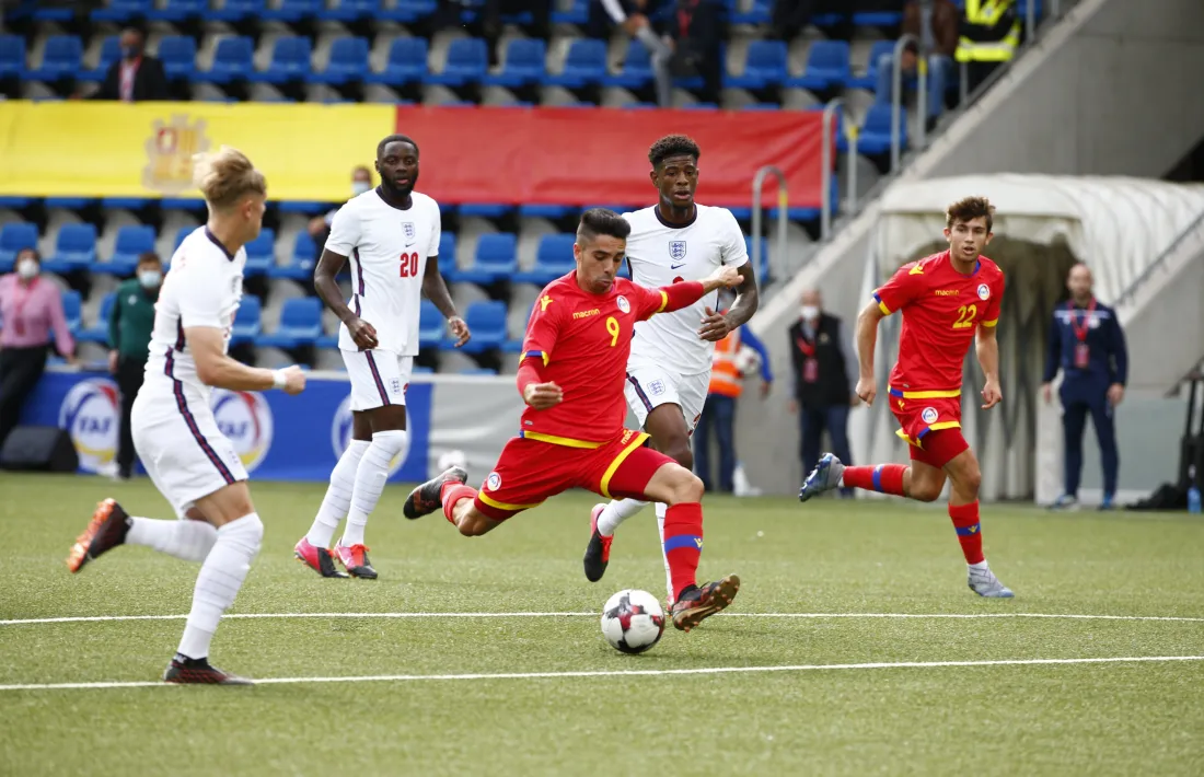 'Cucu' marcant l'1 a 0 contra Anglaterra a la primera part. Foto: Twitter FAF