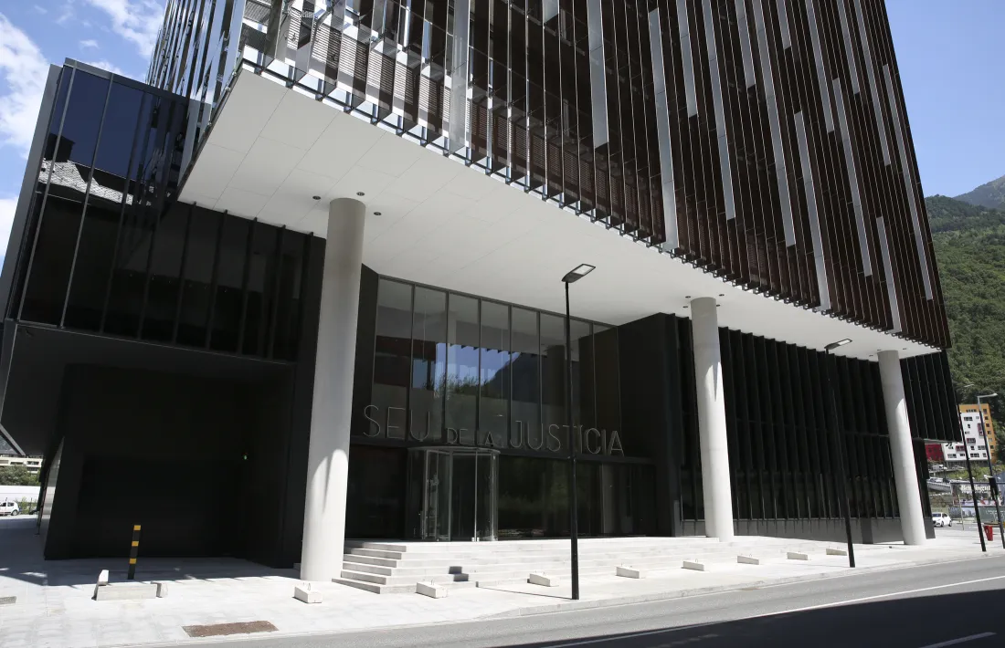 Entrada principal de la Seu de la Justícia.