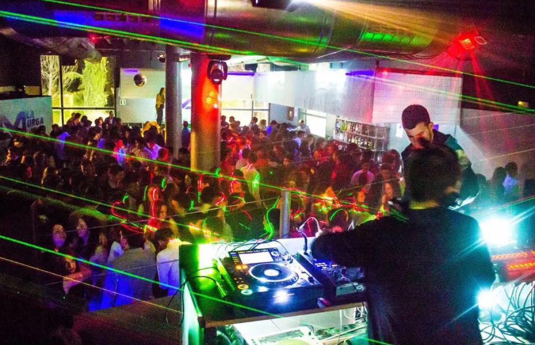 Un dels espais d'oci nocturn de la capital alturgellenca, en una imatge d'arxiu. 