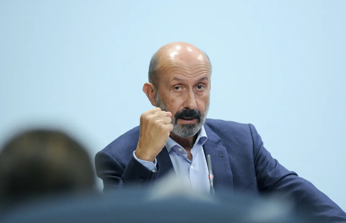 El ministre de Salut ha advertit que la taxa de reproducció ja s'enfila a 1,9, i l'índex de risc, a 2.188.