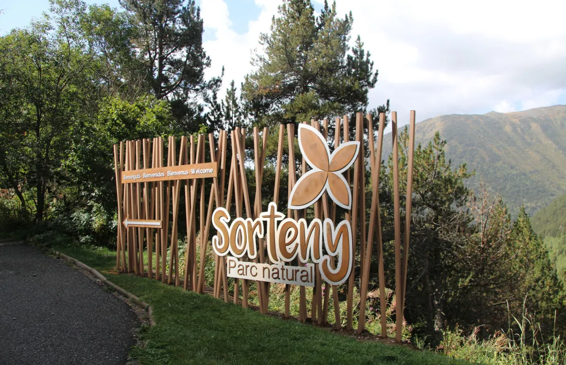 Entrada al parc natural de Sorteny, un dels punts més concorreguts de la parròquia durant l'estiu.