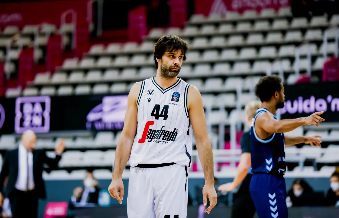 El base serbi del Segafredo Virtus Bolonya, Milos Teodosic, es va valer gairebé ell tot sol per superar el BC MoraBanc Andorra. Foto: Martín Imatge