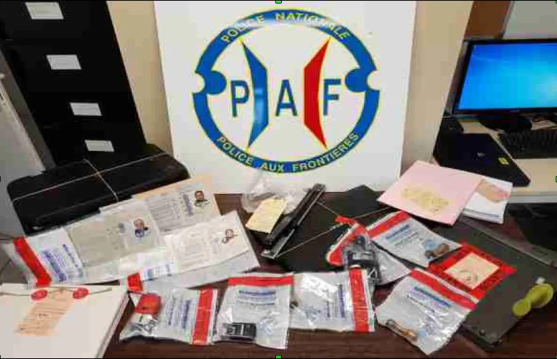 El material falsificat decomissat en l'operació.