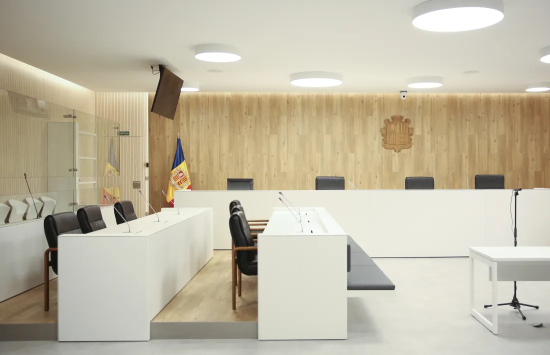 Una sala de vistes de la Seu de la Justícia.