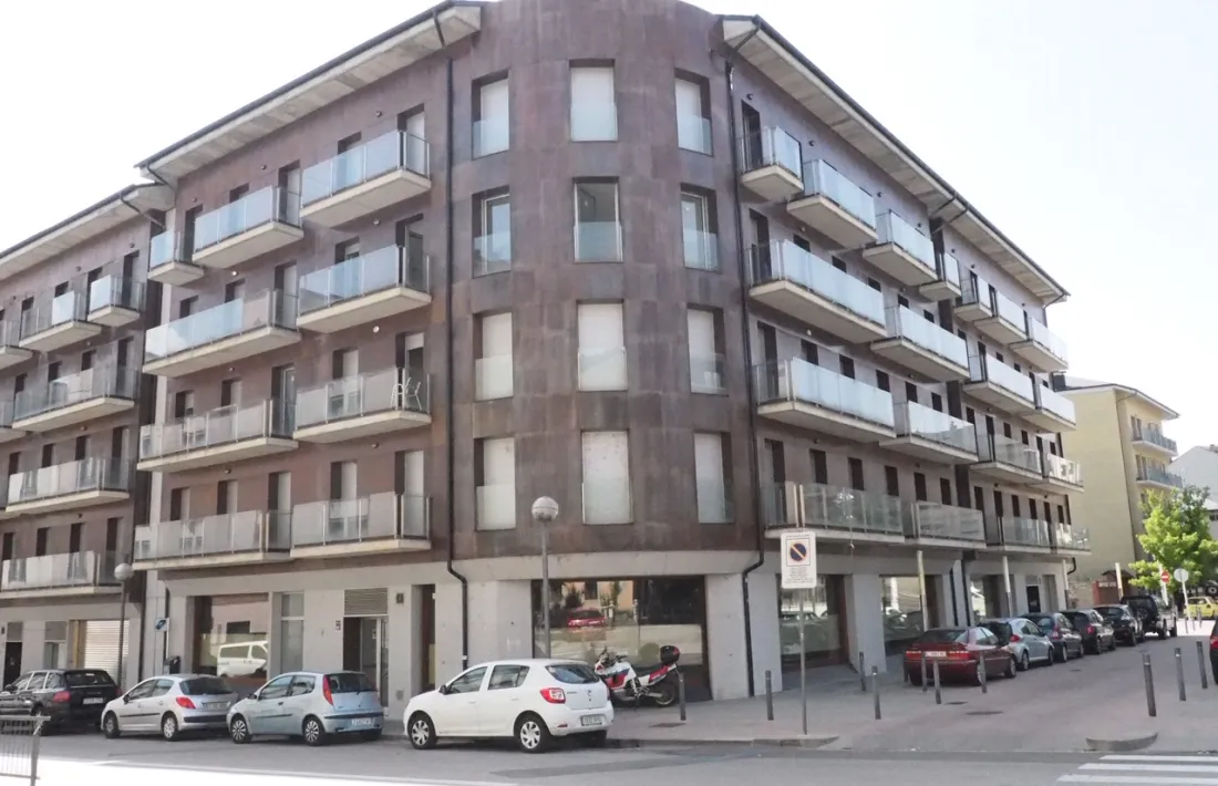 Imatge del bloc ocupat a l'avinguda Garriga i Massó, de la Seu. 