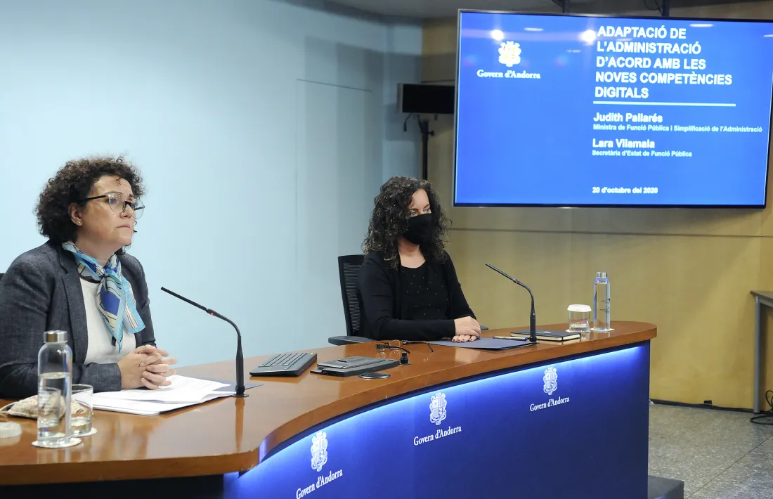 La ministra Judith Pallarés i la secretària d’Estat de Funció Pública, Lara Vilamala, en la compareixença d'aquest migdia.