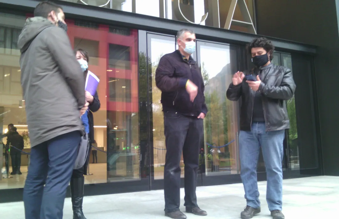 Mas i Iriarte després de presentar la querella, aquest matí.