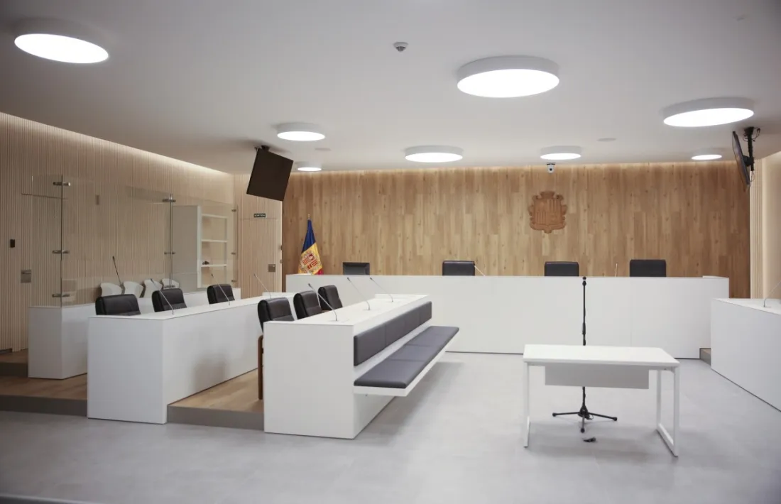 Una sala de vistes de la Seu de la Justícia.