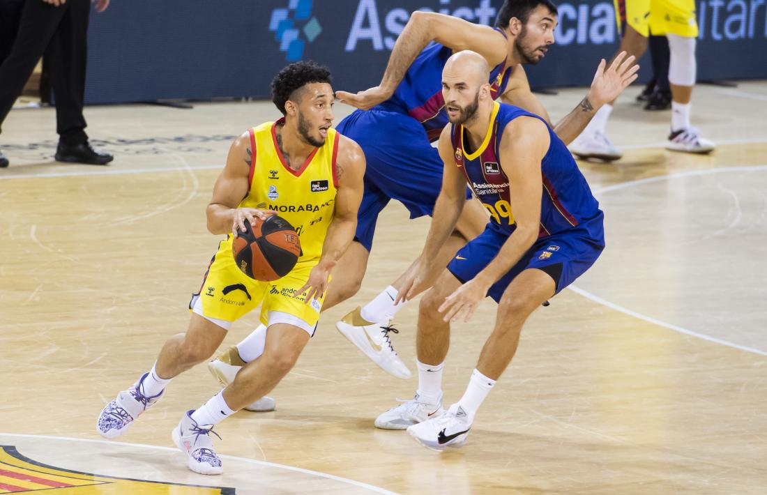 Jeremy Senglin, defensant per Calathes, va arreglar la seva estadística individual al final del partit amb bones accions individuals.  Foto: ACB Photo / V. Salgado