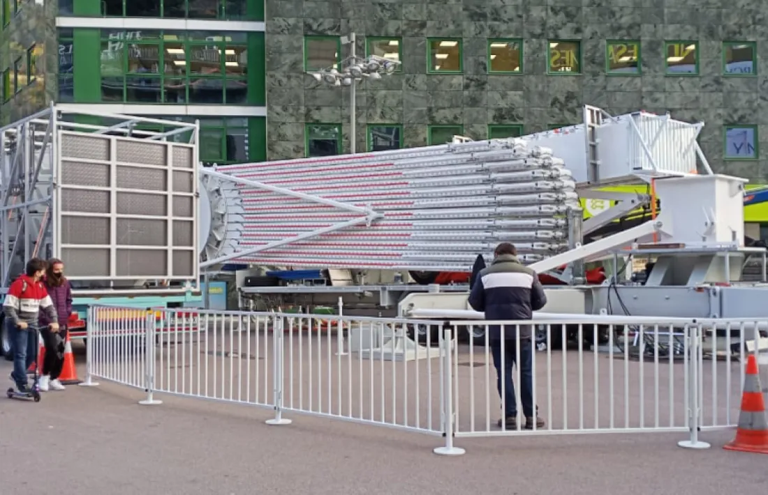 El muntatge ha començat avui i la nòria estarà totalment instal·lada dijous.