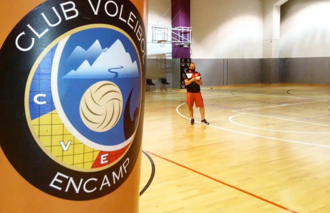  El Club Vòlei Encamp disposa de tests TMA per poder tornar a competir diumenge, però està pendent de les noves mesures sanitàries a Catalunya, ja que visita l’AE Vòlei Manresa. Foto: Facebook