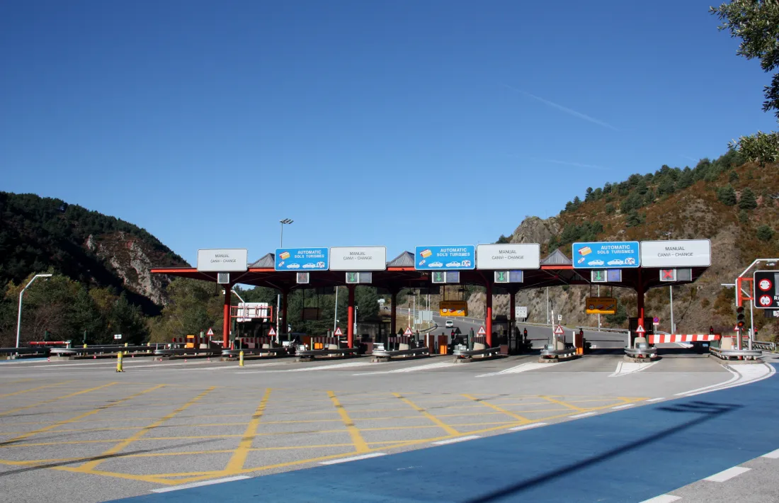 El peatge del túnel del Cadí (C-16) pràcticament buit, aquest matí.