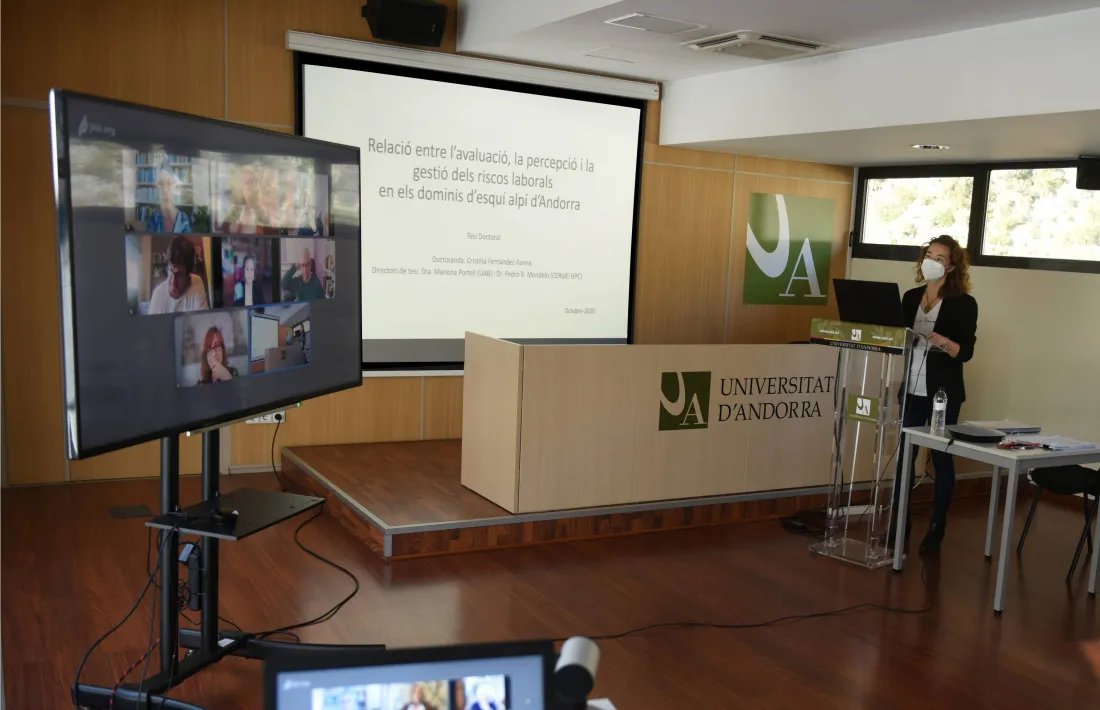 Un moment de la defensa de la tesi doctoral, aquest matí.