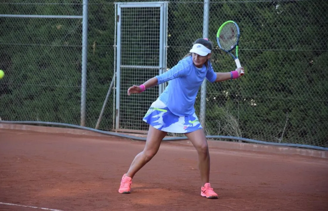 Vicky Jiménez entrenant-se a Villena en el Trofeu Juan Carlos Ferrero. Foto: Foto cedida per Joan Jiménez