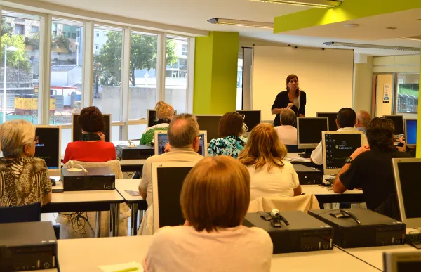 152302_moment-telefon-mobil-espai-ana_2308579270_65468224_1332x886