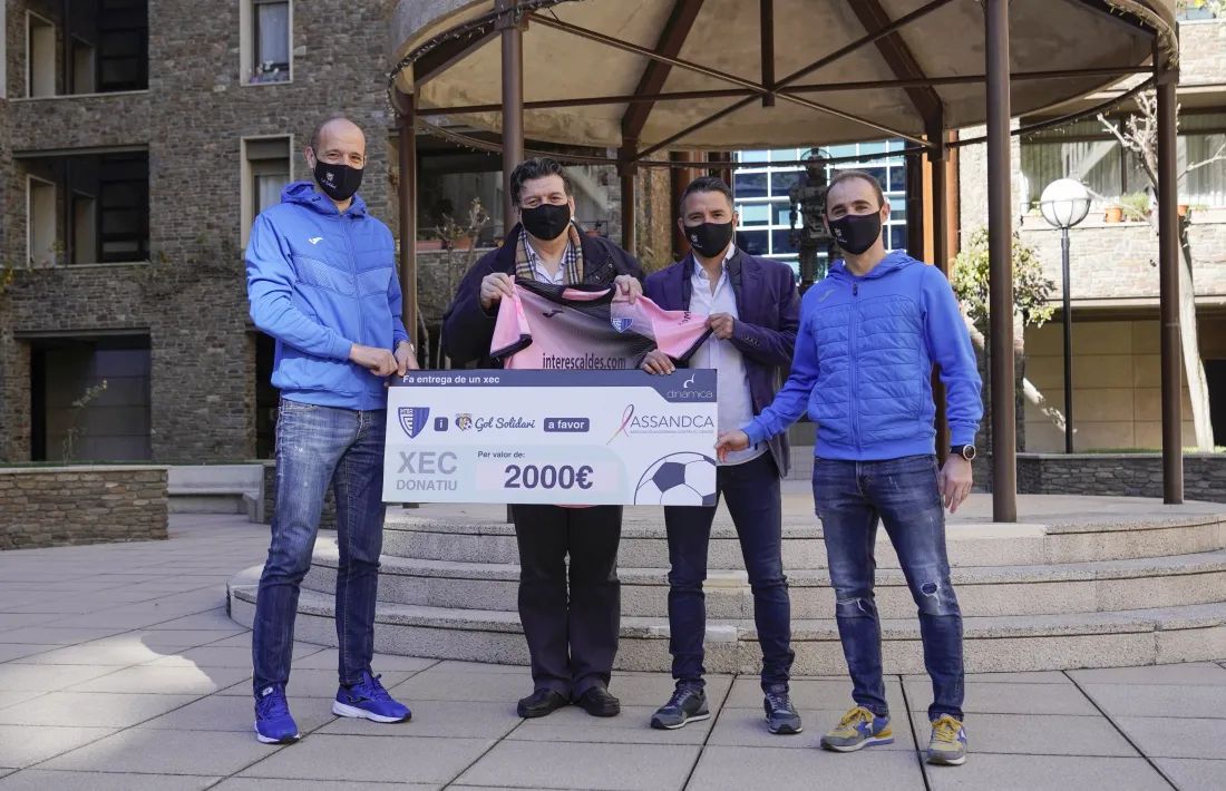 Gol Solidari va entregar una aportació econòmica a Assandca. Foto: Gol Solidari