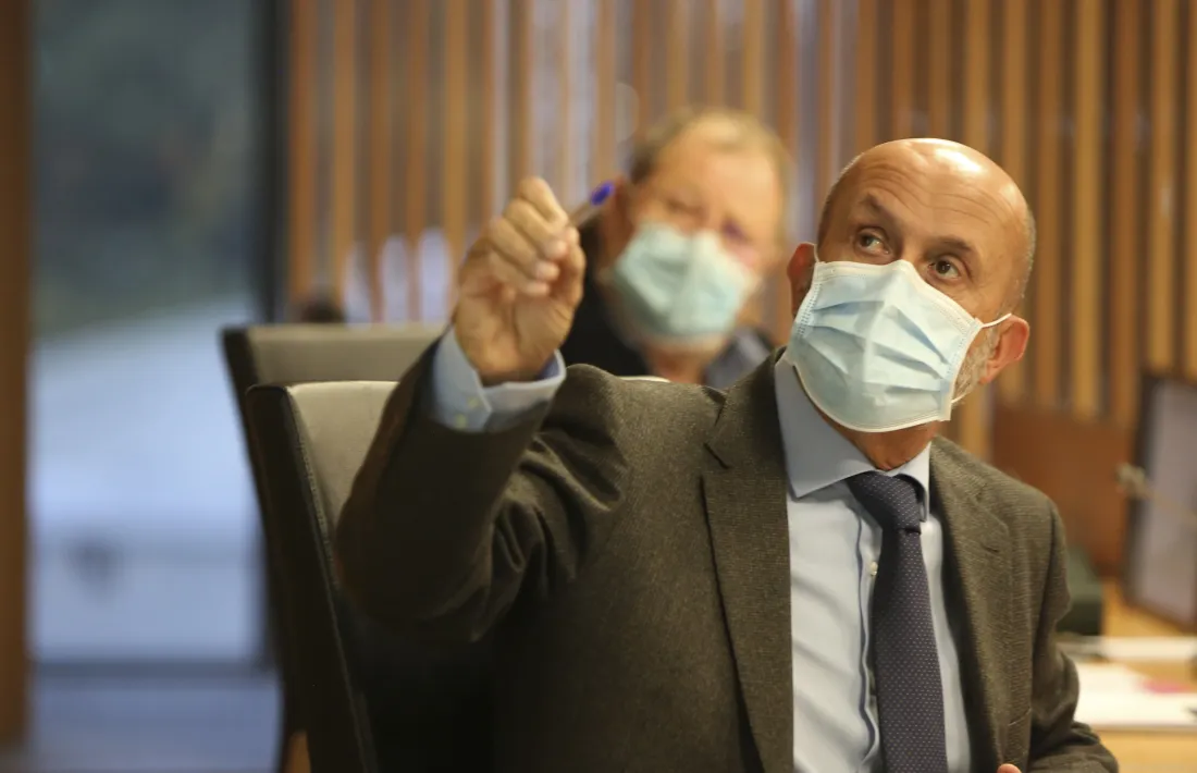 El ministre de Salut, Joan Martínez Benazet, durant la seva compareixença davant la Comissió legislativa de sanitat.