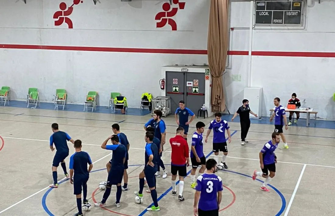 El CE Sant Julià i La Sentiu es va jugar, tot i que abans dos jugadors van donar positiu. Foto: CE Sant Julià