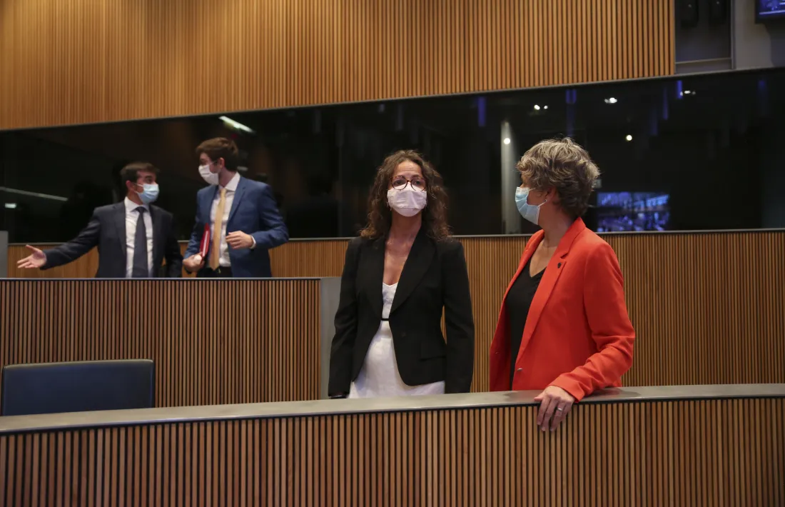 Les conselleres generals del PS Judith Salazar i Susanna Vela al Consell General.