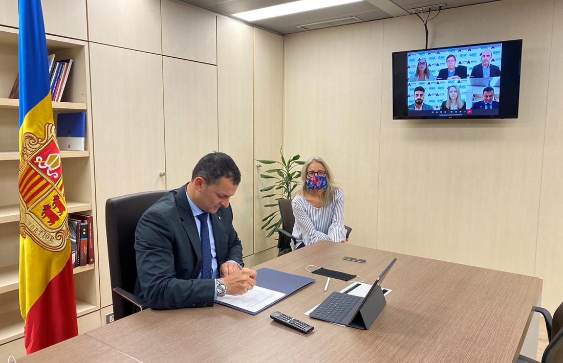 El ministre de Presidència, Economia i Empresa i president d’Actua, Jordi Gallardo, durant la reunió amb GSIC.
