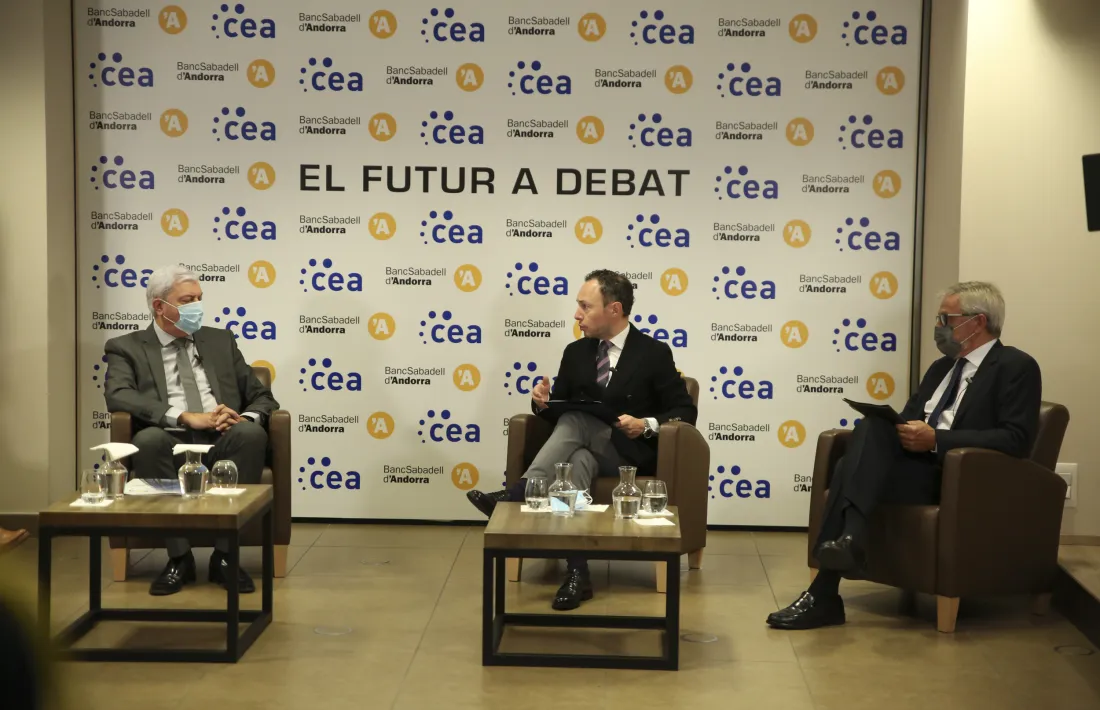 Un moment de la sessió inaugural del cicle de taules rodones de la CEA.