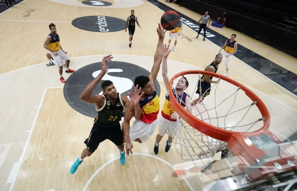 p._29_bc_morabanc_vs_real_madridrs272737_firmar_acb_photo